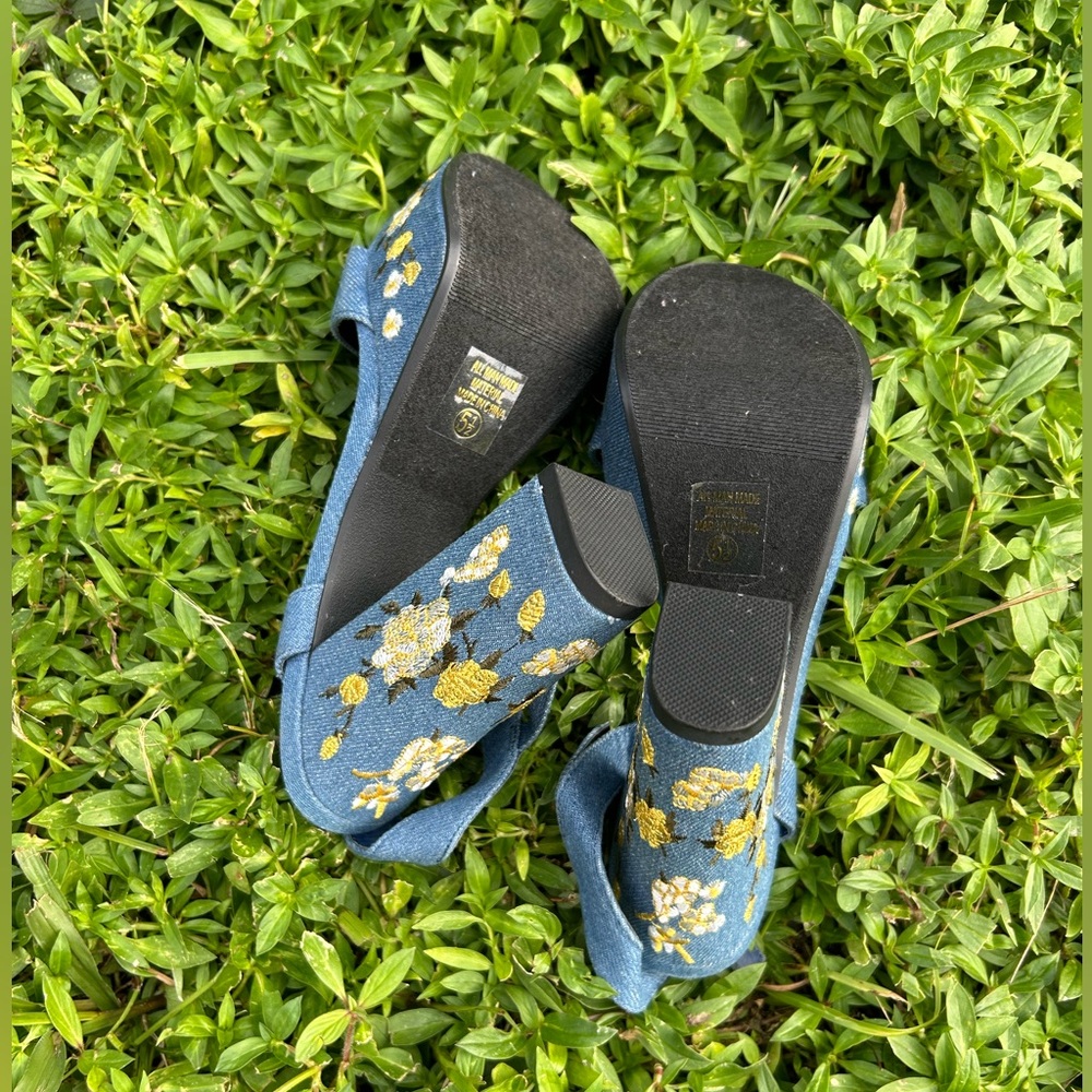 Ladies Jeans Shoes Designed with Yellow White & Hunter Green Flowers Patterns.
